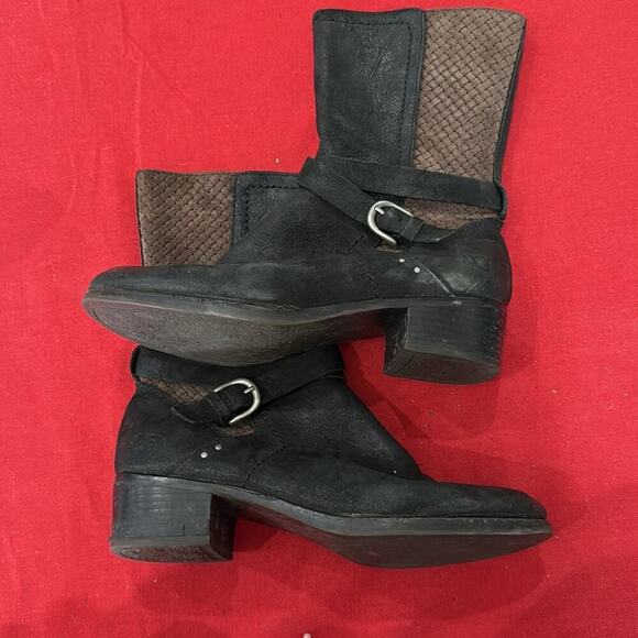 UGG Black and Brown Heeled Boots with Quilted Design - Picture 3 of 5